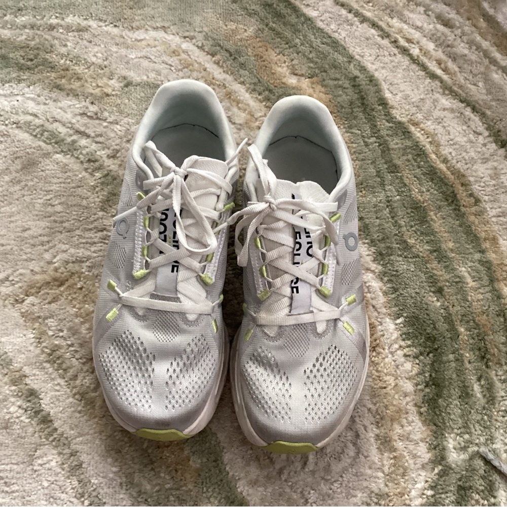 On Cloud Eclipse Running White Athletic Shoes Lig… - image 1